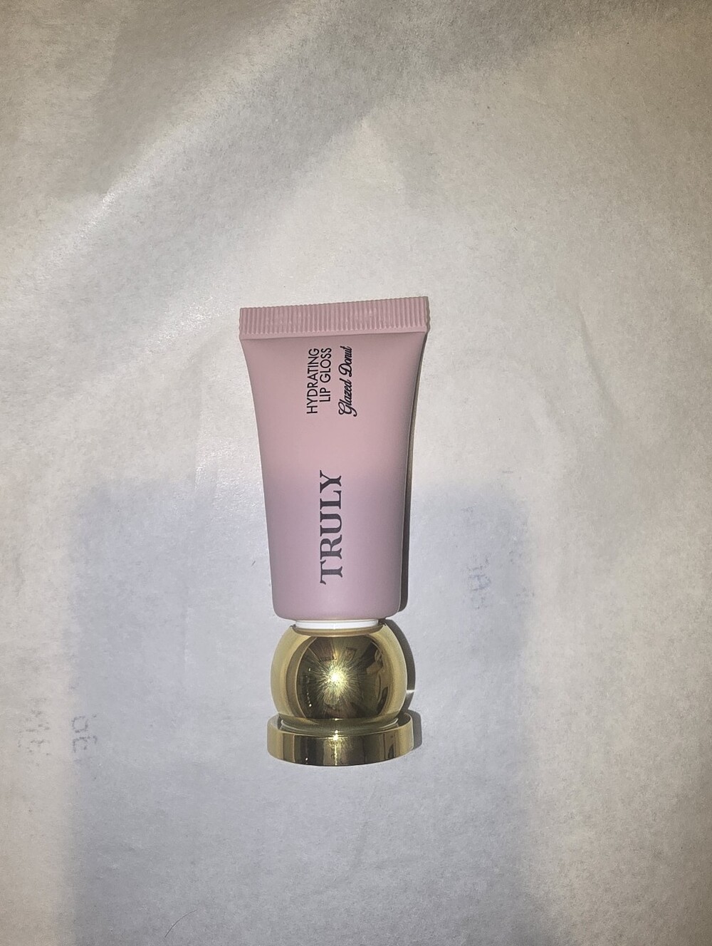 TRULY Hydrating Lip Gloss Glazed Doughnuts - Picture 4 of 6